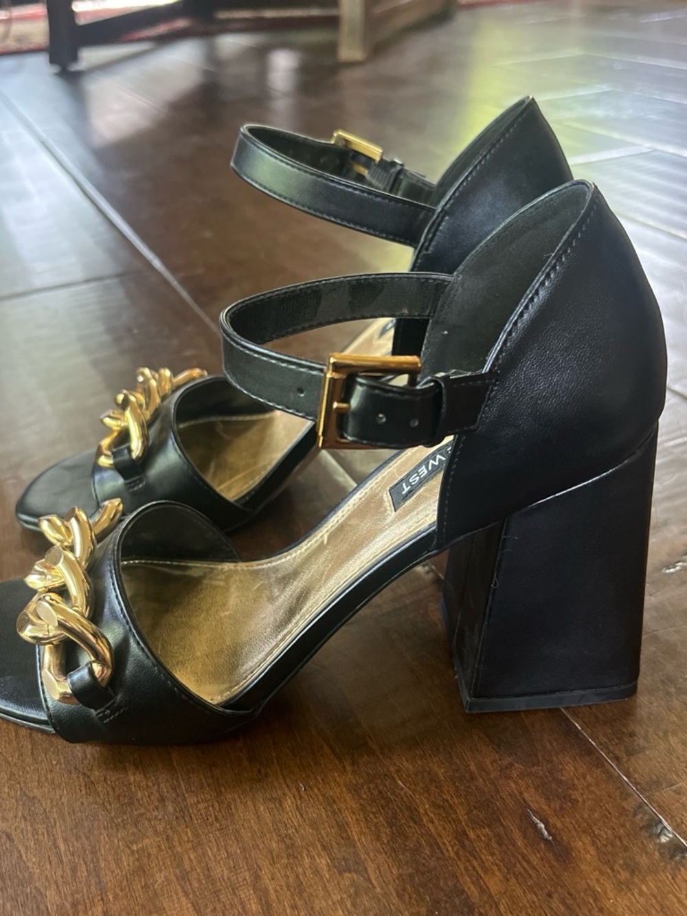 Nine West Jerri heeleddress sandals with chunky block heels, gold chain Sz. 8